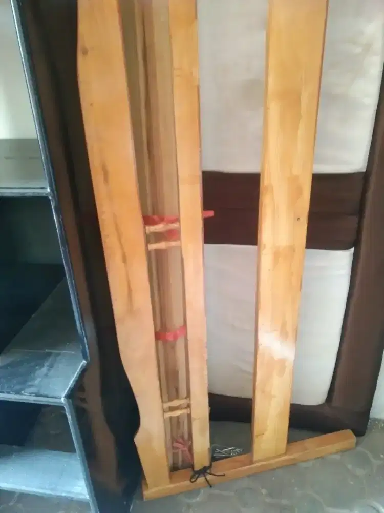 ranjang kayu ukuran 160x200