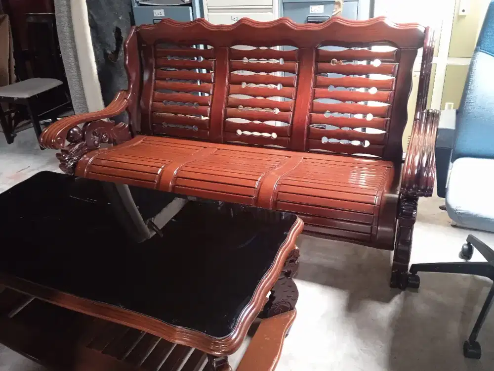 DIJUAL SET KURSI TAMU KAYU IMPORT CINA DUDUKAN 3+2+MEJA BEKAS 85%