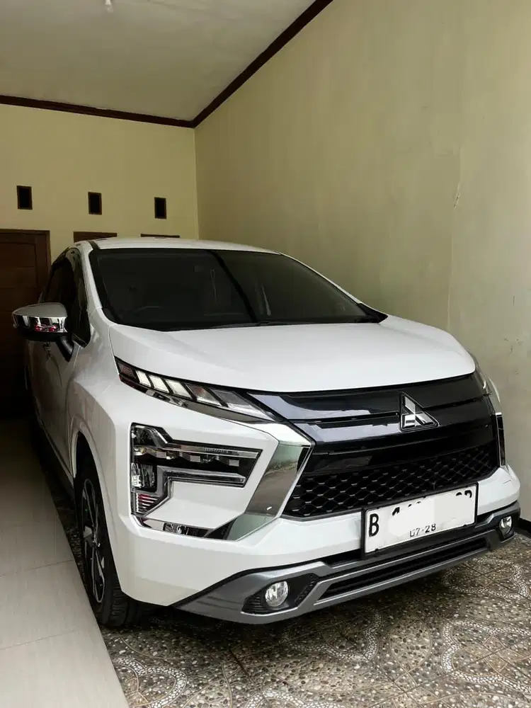 KM 16RB / 2023 Xpander Ultimate LOW KM