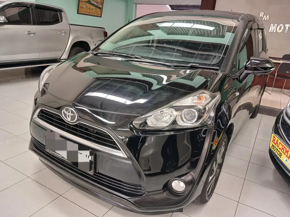 Toyota Sienta V 2017 Hitam metalik M/T 1.5cc