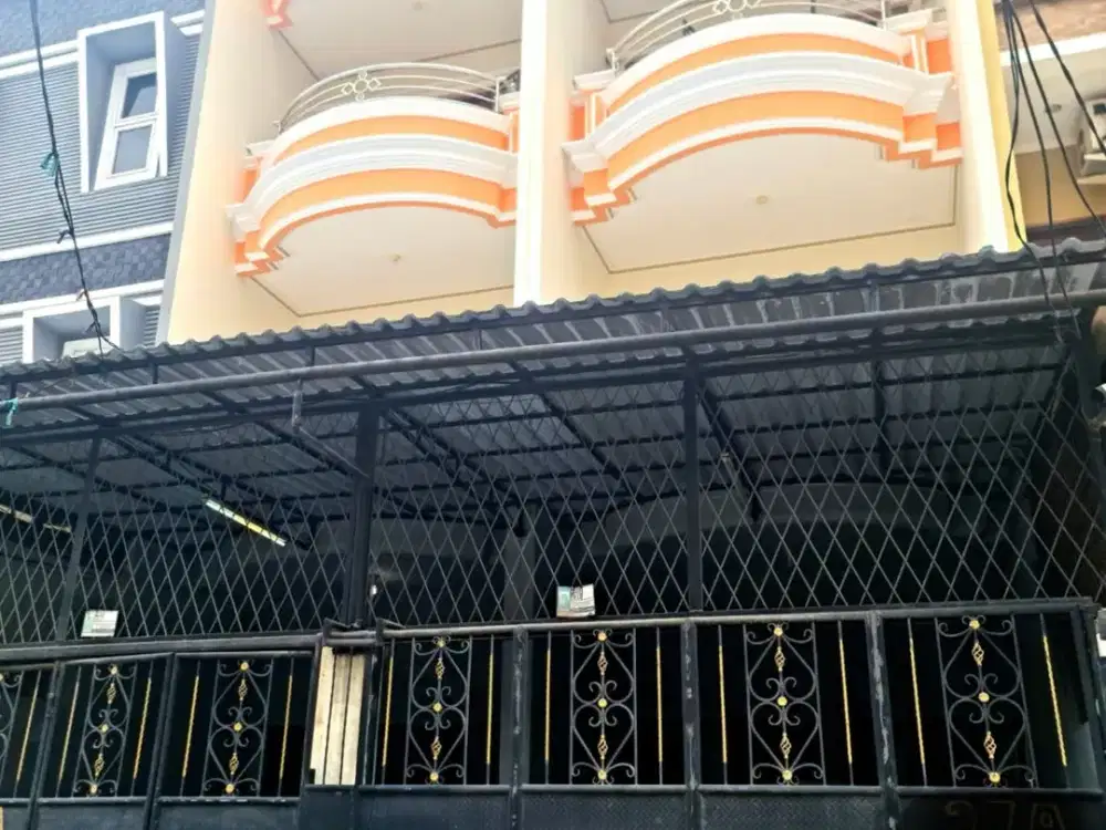 Disewakan Ruko Gandeng 3 Lantai Di Jelambar Jakarta Barat Siap Huni