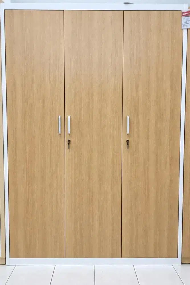 Lemari 3 pintu besi/metal informa/selma