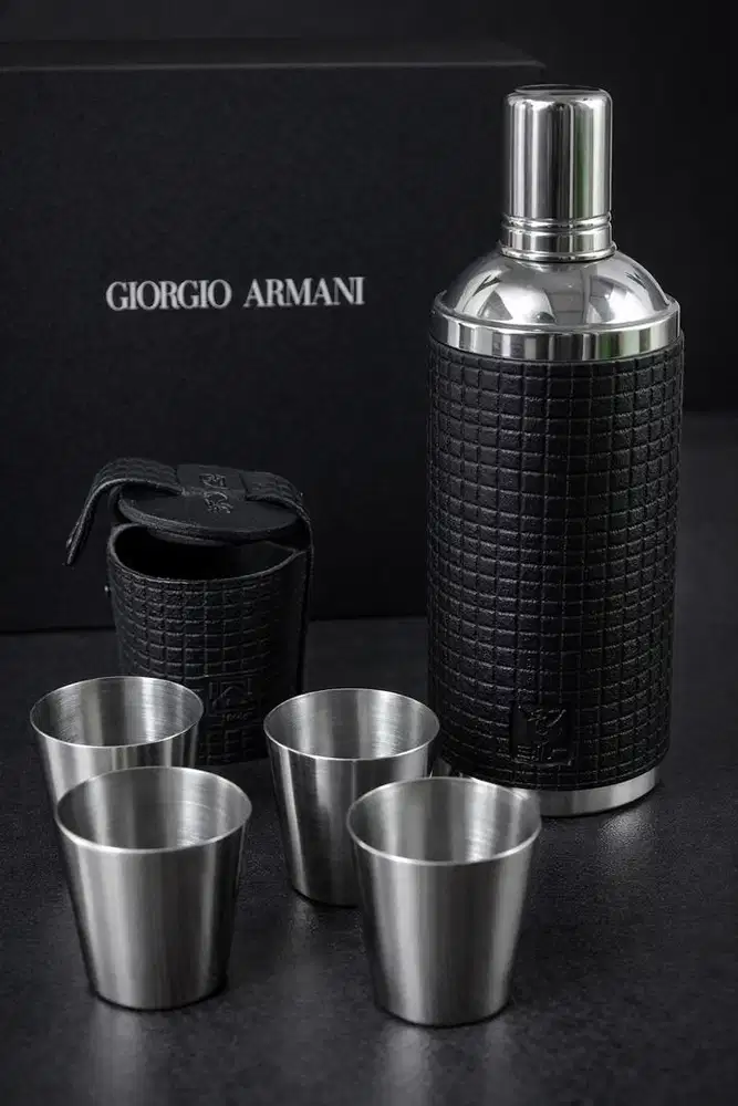 BOTTLE SET With 4 cups
