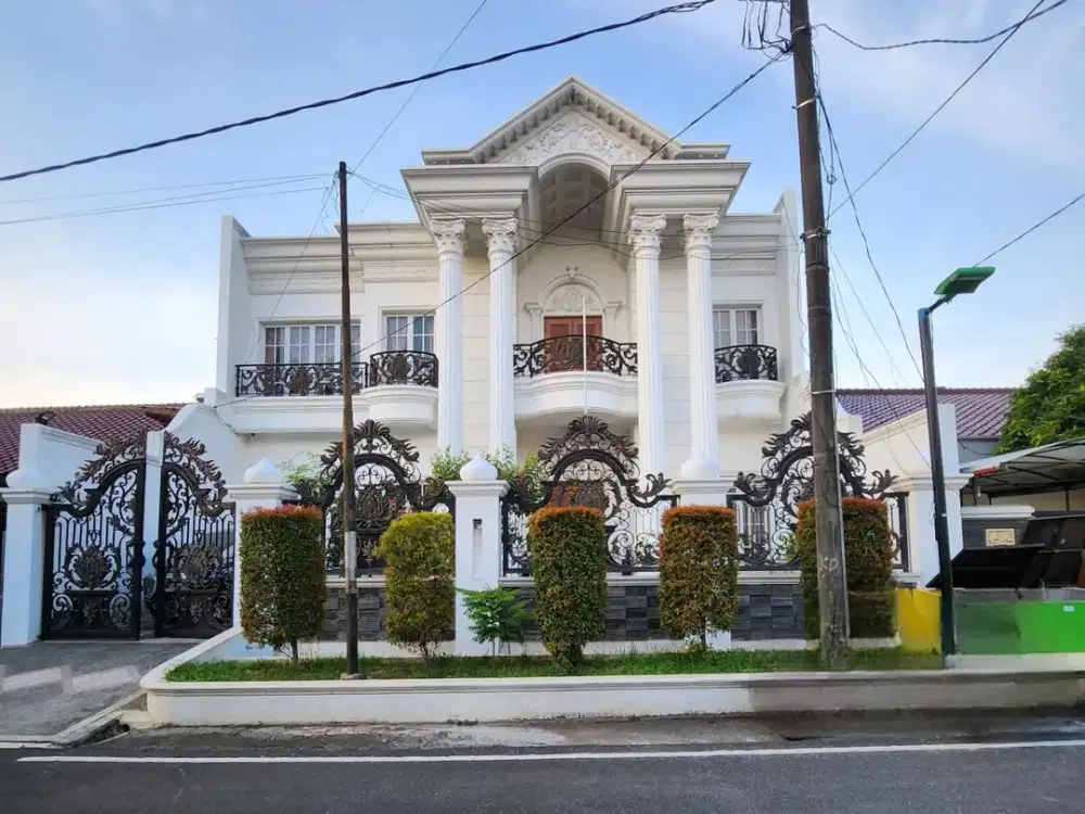 Rumah Modern 405m2 6KT 2LT Full Furnished SHM Bisa KPR di Jakarta Timur