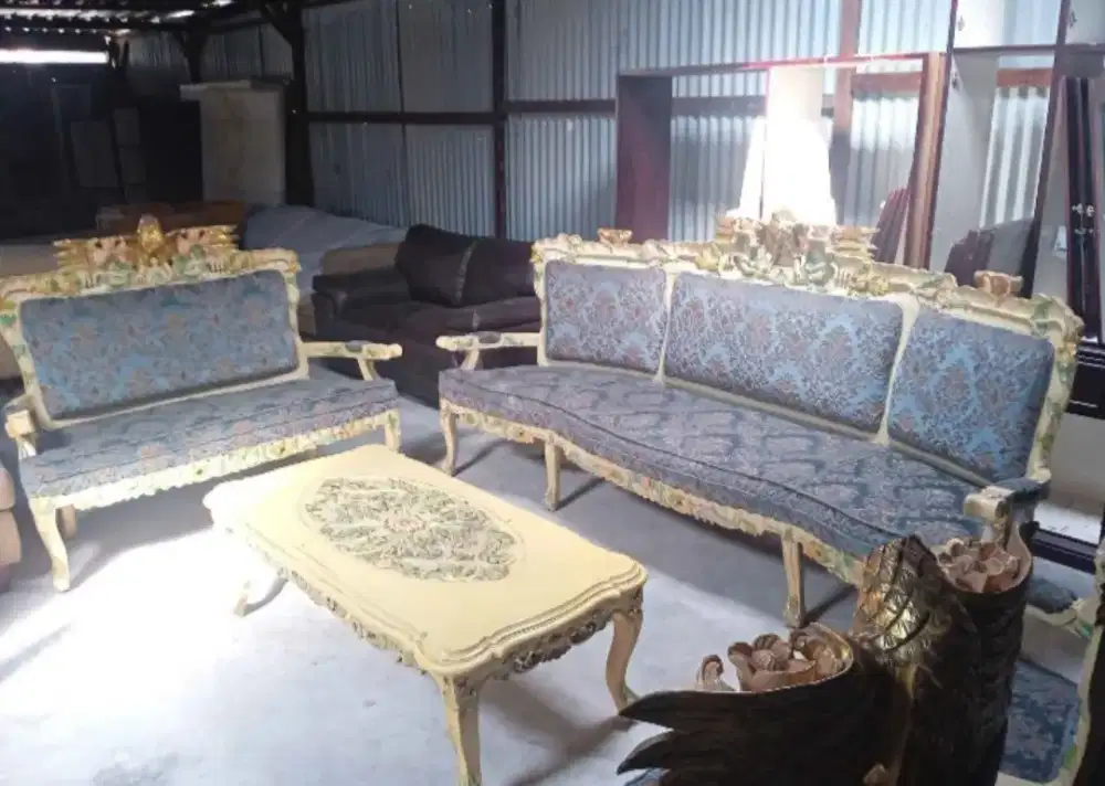 DIJUAL KURSI TAMU GARUDA KAYU JATI RETAK SERIBU, 4+2+1+1+MEJA, BEKAS