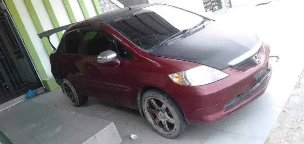 Di jual cepat yg minat dan butuh mobil Honda city original dan asli