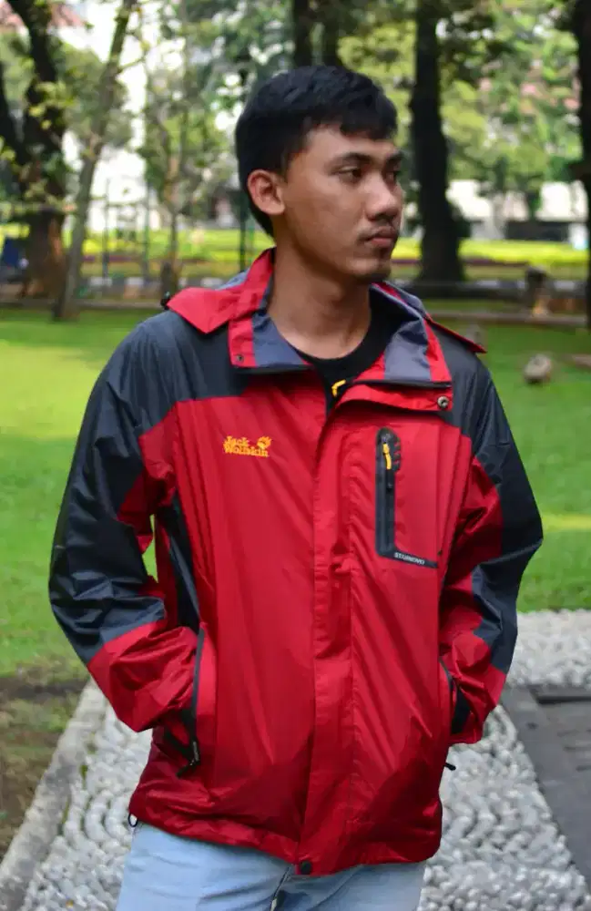 Jaket outdoor JWS Red