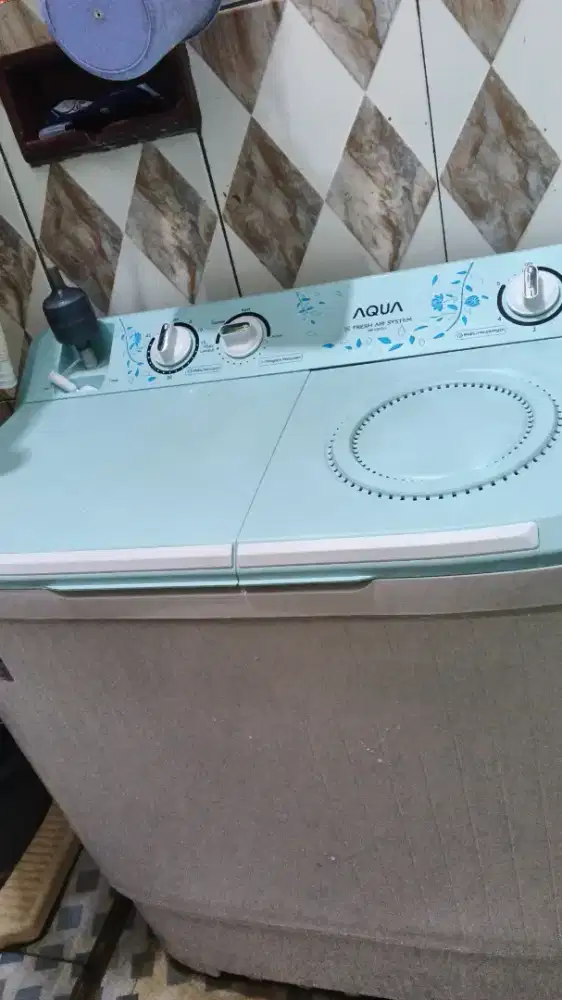 Mesin cuci Aqua 2tabung