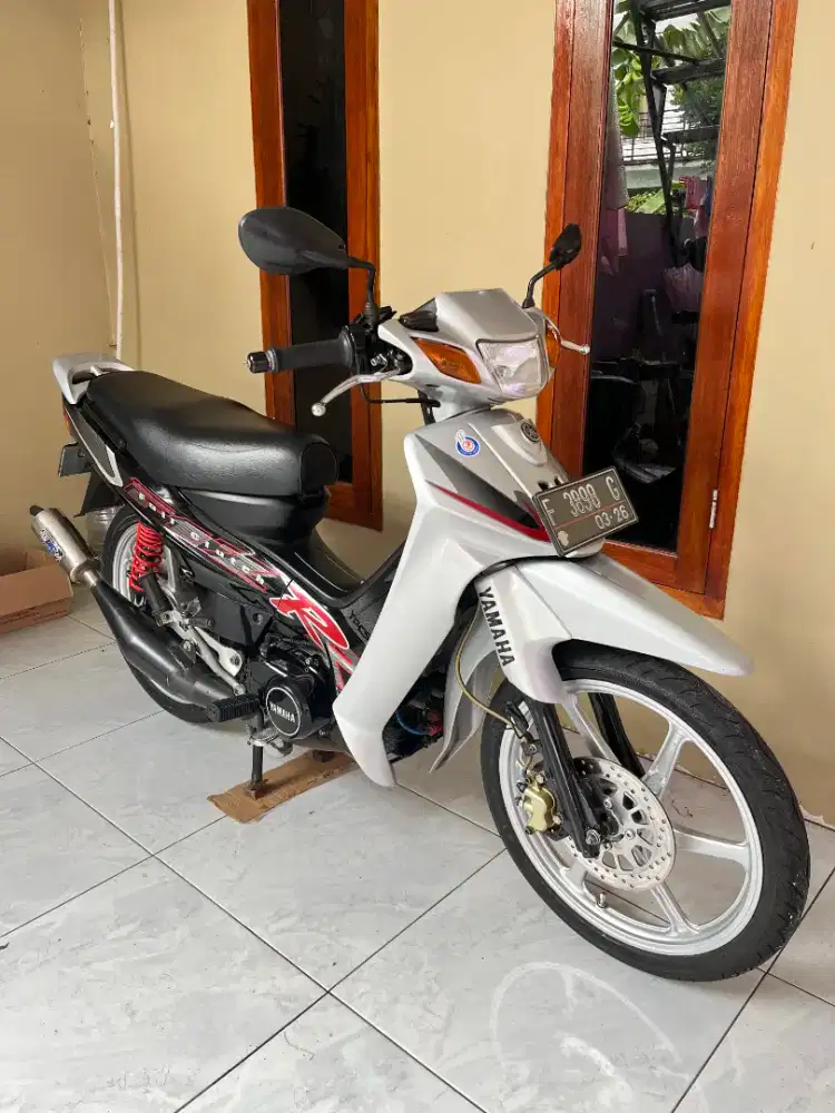 Yamaha F1ZR 2001 silver