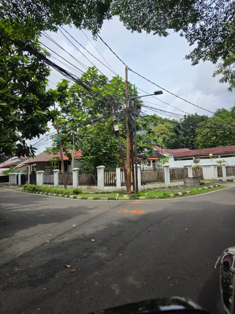 DIJUAL RUMAH POJOK DI PAM BARU, BENDUNGAN HILIR JAKARTA PUSAT