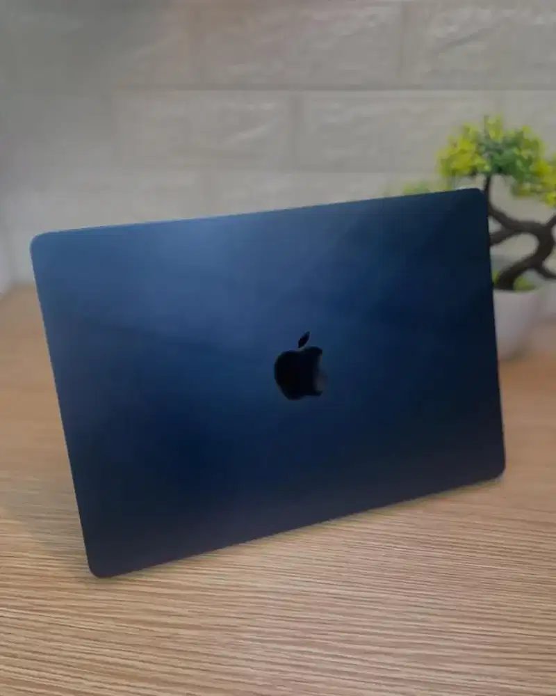 Macbook Air M2 Ram 8GB Ssd 512GB fulset garansi 10 bln