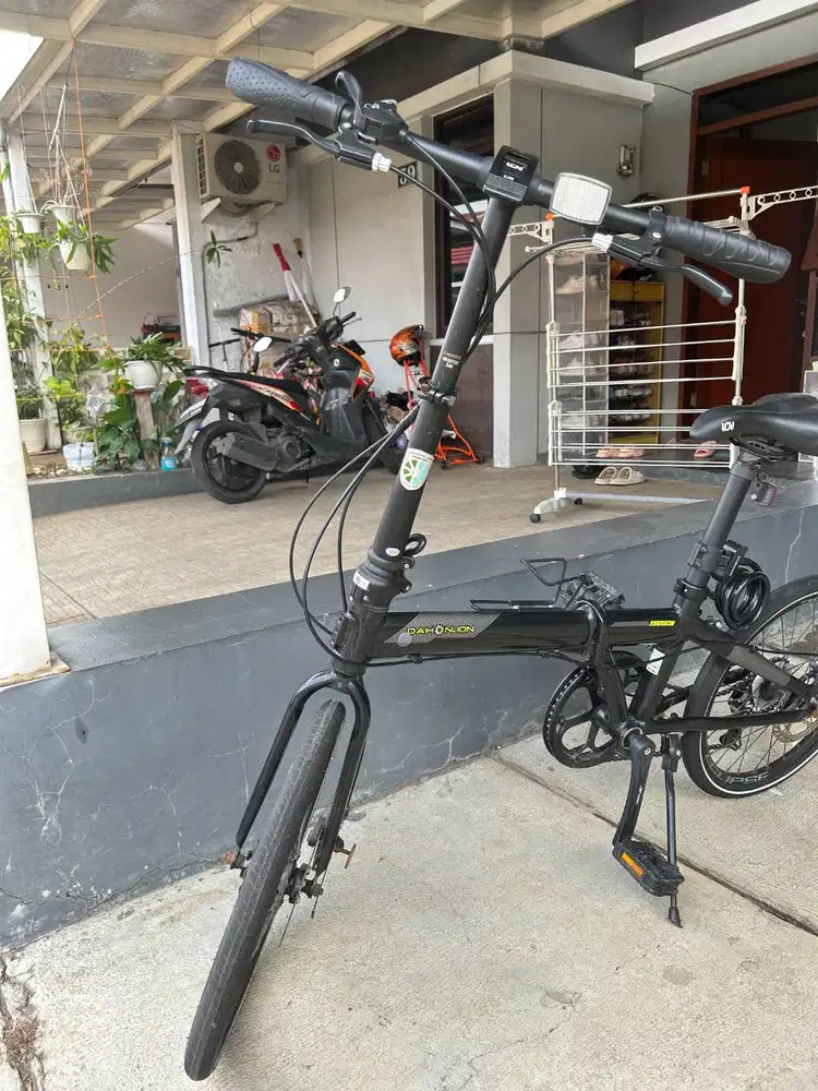 Sepeda Lipat Dahon Ion Madison Black Free Helmet.