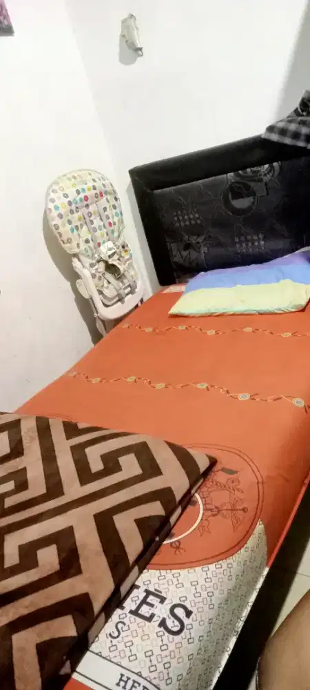 Kasur & Lemari gede lok Kemanggisan