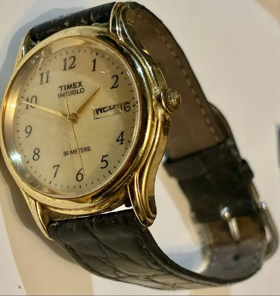 Timex indiglo WR 30m mens watch Runs Daty-Date