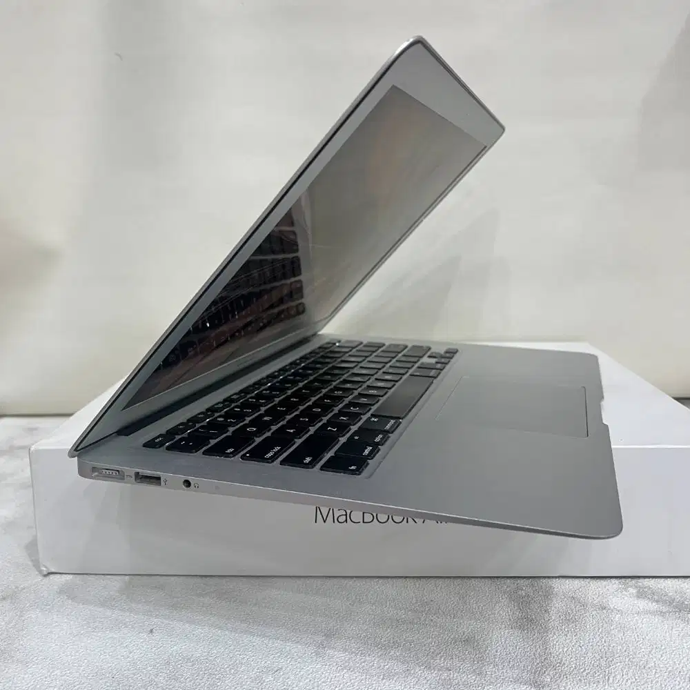 MacBook Air 13 inch 2017 8/128GB Fullset