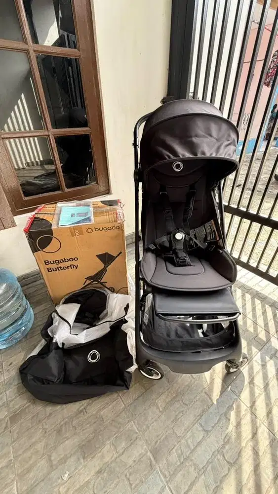 Bugaboo butterfly v1 black not nuna joie
