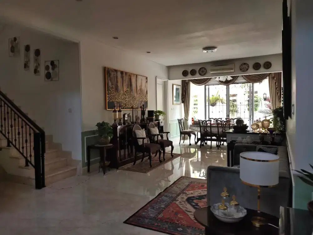 Disewakan Rumah Mewah Menteng - Modern Klasik dengan Private Pool Lokasi Strategis