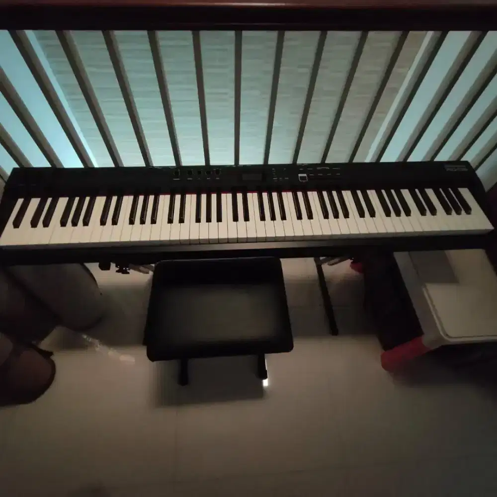 Piano keyboard Roland RD 08 like