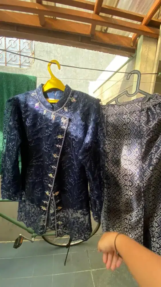 KEBAYA WISUDA ATAS BAWAH