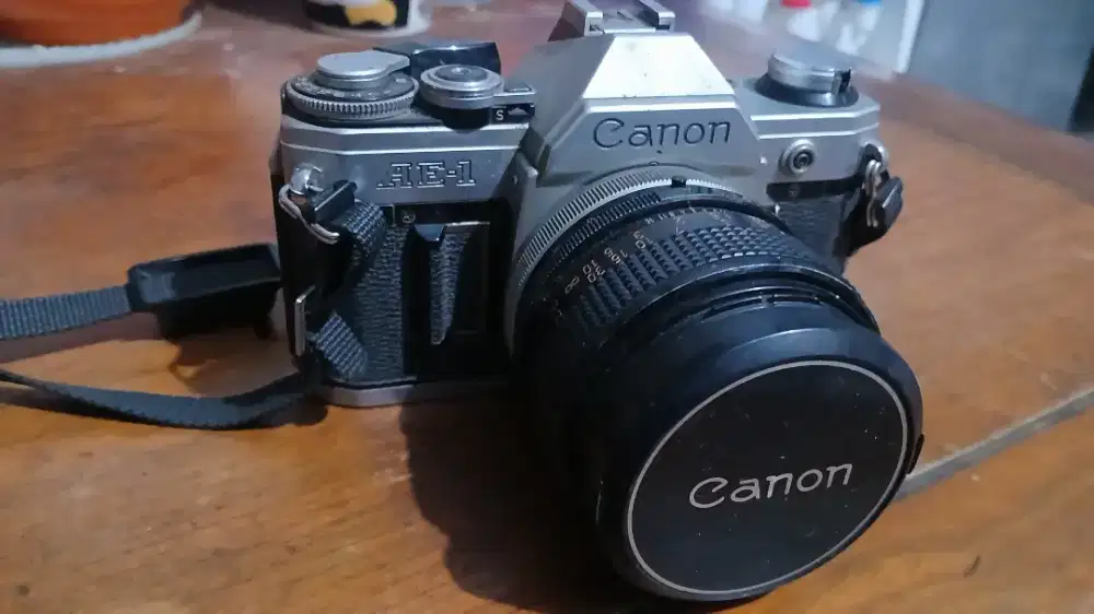 Kamera analog CANON AE-1+ LENSA barang kolektor, komdisi perlu service