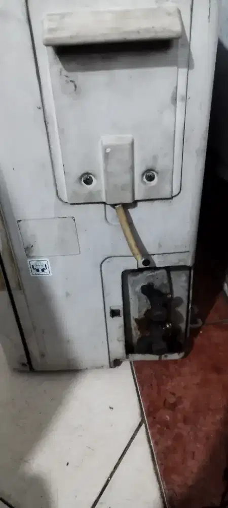 dijual AC split 1 pk merk sharp mulus tidak perna rusak