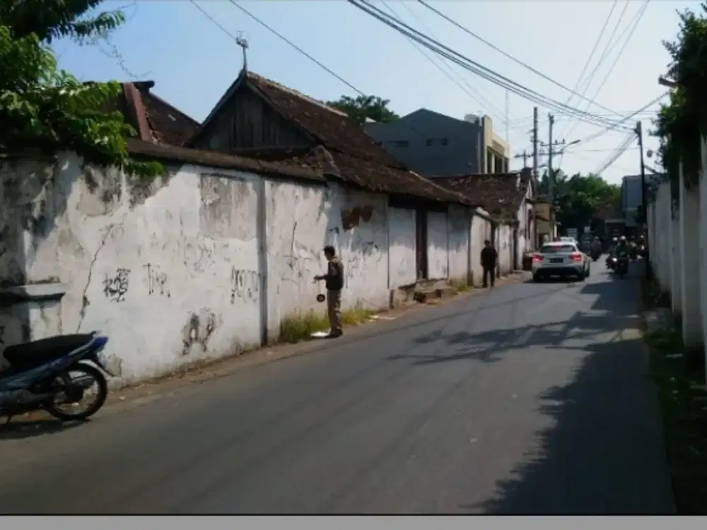 Tanah tengah kota depan hotel sahid solo