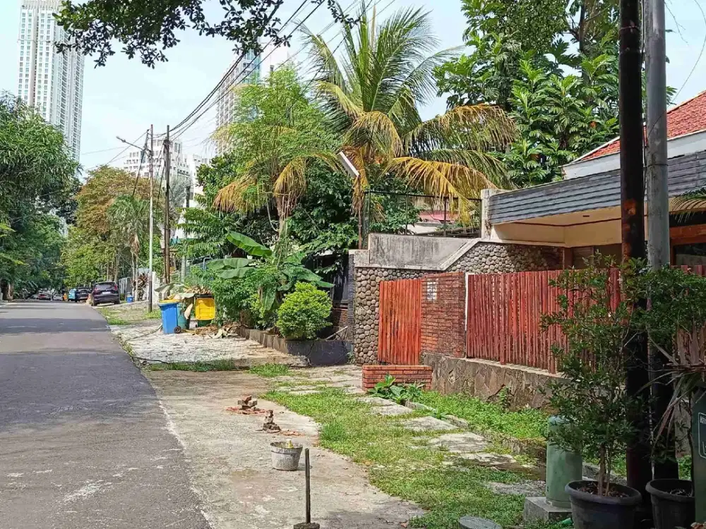 Dempo, Sblh Pakubuwono, Kebayoran Baru Jakarta Selatan, Lt. 300, SHM, hitung tanah, hrg 16,9 M nego, lokasi ok, bebas banjir, jalan lebar 3 mobil longgar, strategis, jarang ada, cepat dapat.