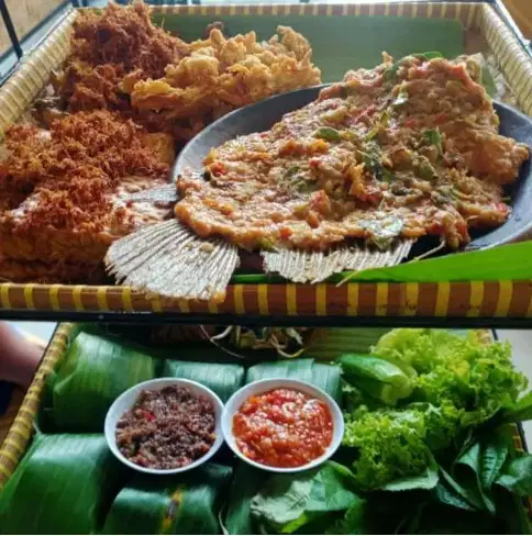 seorang koki  profrsional  mencari  pekerjaan di  bidangnya  kuliner