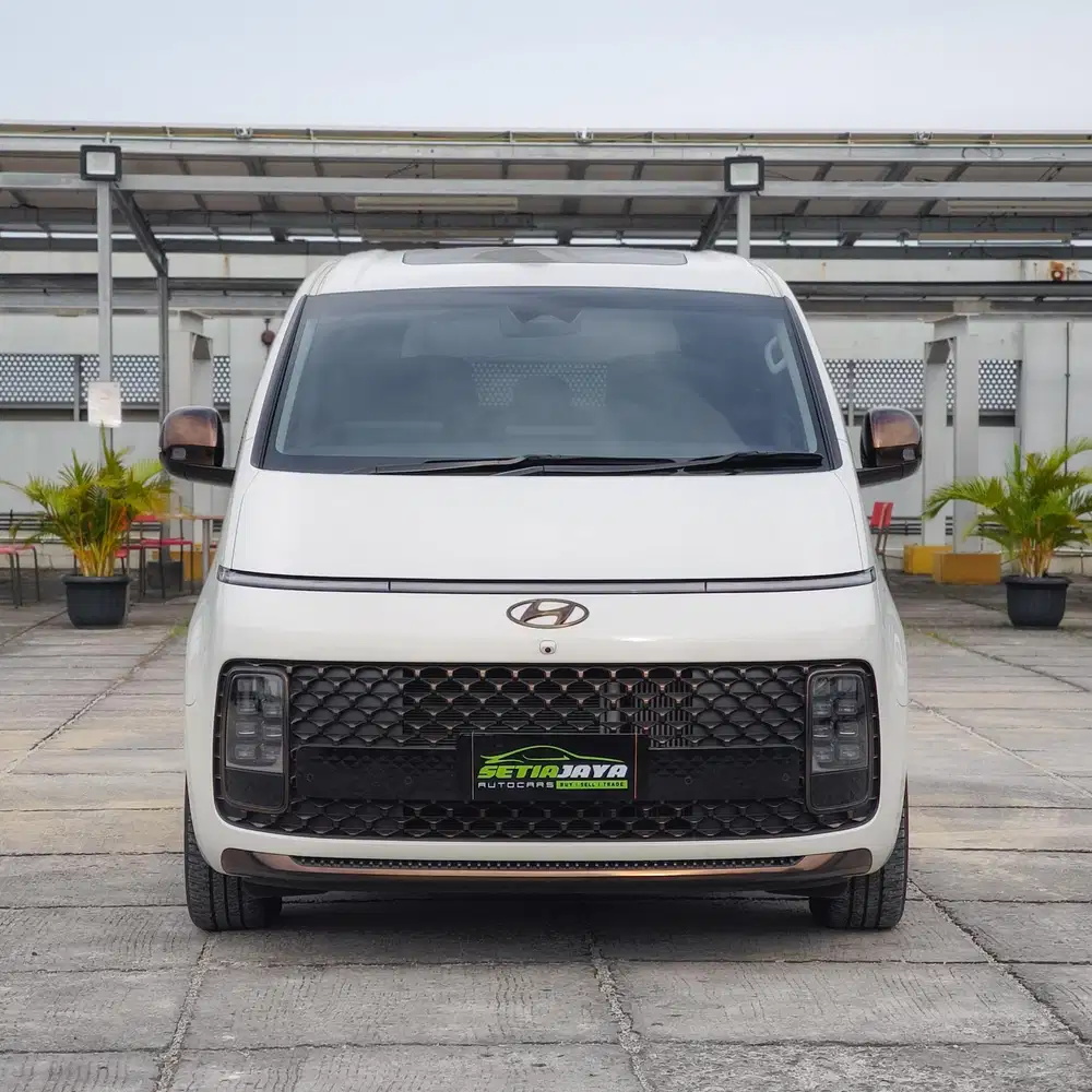 HYUNDAI STARIA SIGNATURE 7 SEATER PUTIH 2021