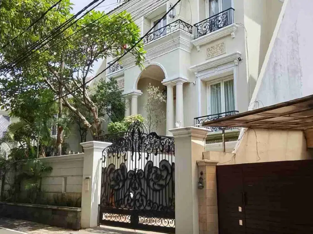 Cibeber, sblh Senopati, Kebayoran Baru, Jakarta Selatan. Rumah mewah bagus, siap huni, Lt. 425/650, full furnished, basement, 4 lantai, ngantong, marmer, 5 Kt, 5 km, Hrg 39 M nego, strategis, jarang ada, lokasi ok