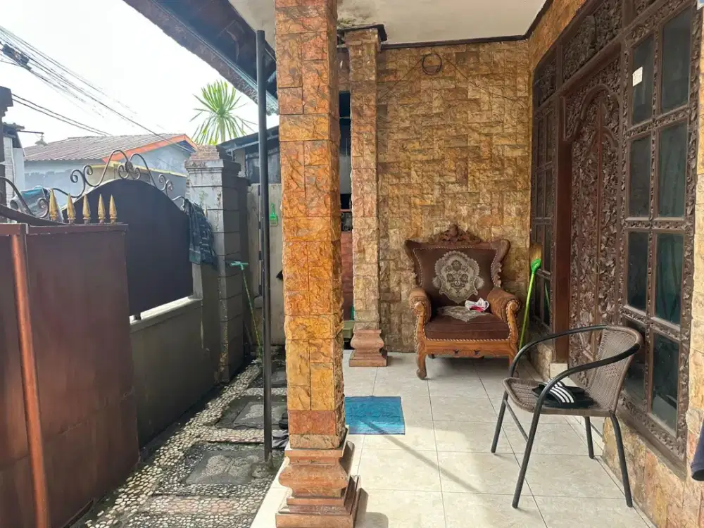 Di jual rumah 2 lantai  Lokasi di jalan antasura denpasar utara