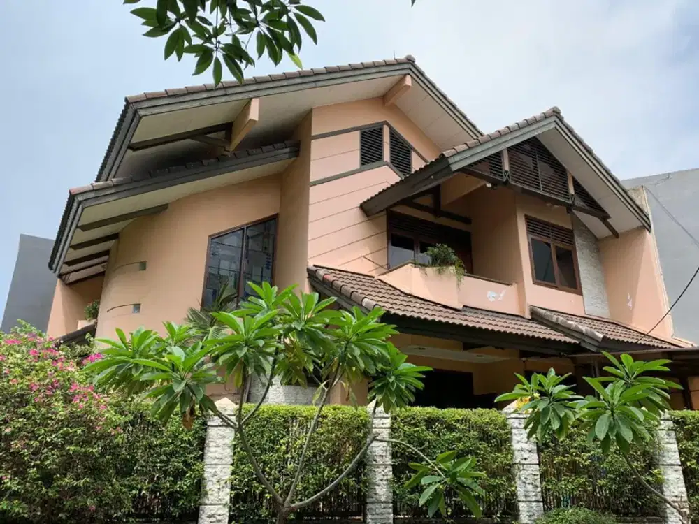 Dijual Rumah Hoek Eksklusif-Taman Aries Jakarta Barat
