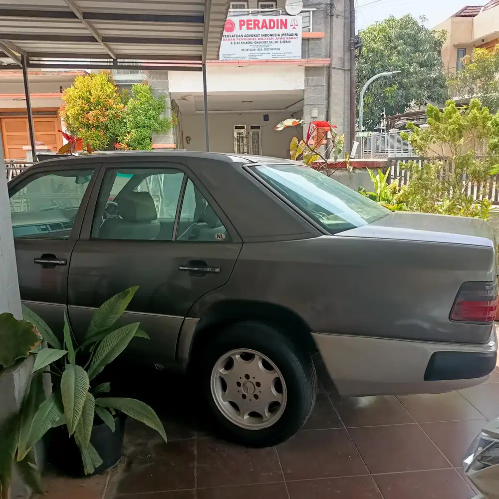 Mercedes-Benz E300 1993 Bensin