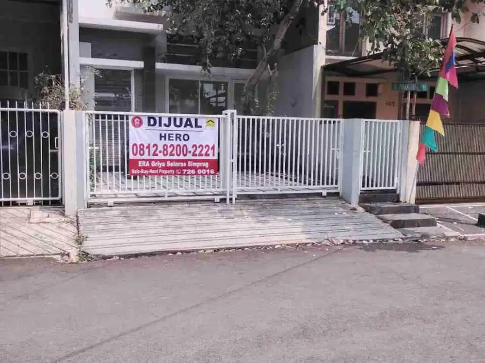 Pinang Emas 6, Pondok Indah Jaksel, rumah bagus siap huni, Lt. 144/150, tkt, 4 kt, 3 km, view timur, hadap taman, parkir luas, hrg 7,9 M nego. tenang, asri, lingkungan aman, dekat Skali ke Mall Pondok Indah, pintu tol TB simatupang, lokasi elit, jarang ad