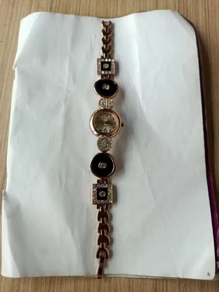 Di jual perhiasan gelang murah aja untuk semua tangan gemuk,kurus