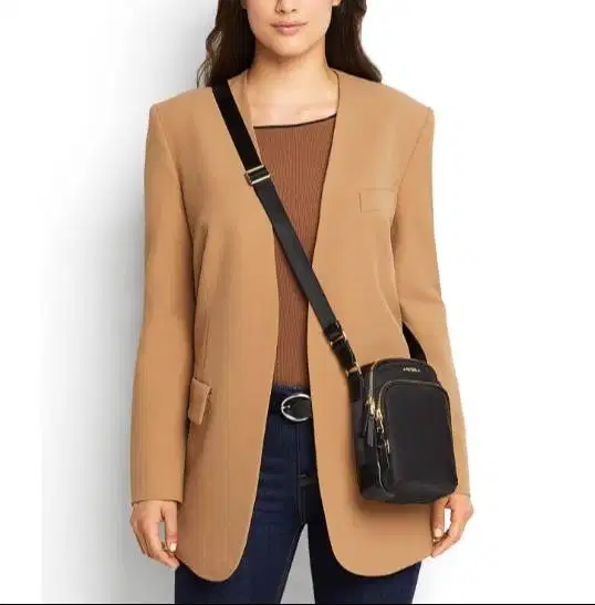 TUMI Rama Crossbody - Biarkan SEMUA MATA FOKUS ke dirimu!