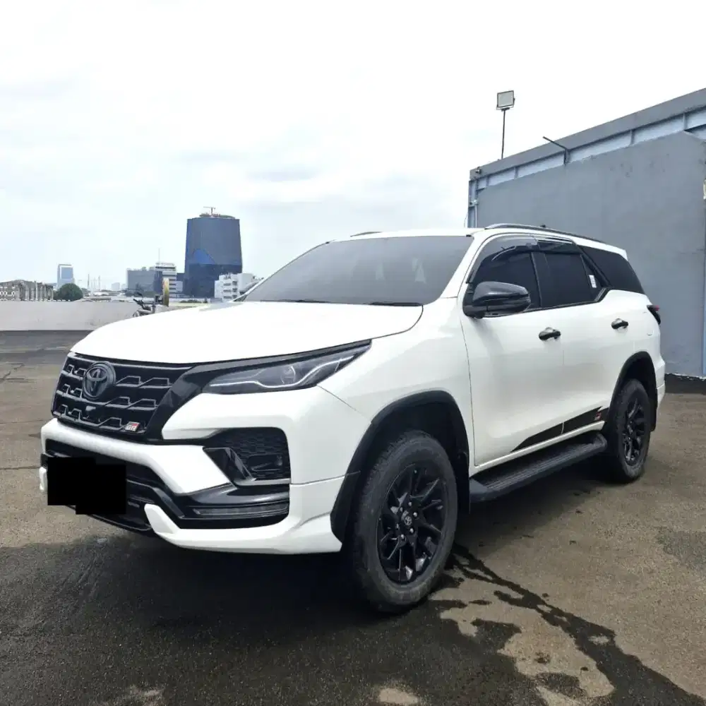 Toyota Fortuner VRZ GR 2022 KM 13rb Antikk White Perfect Condition.