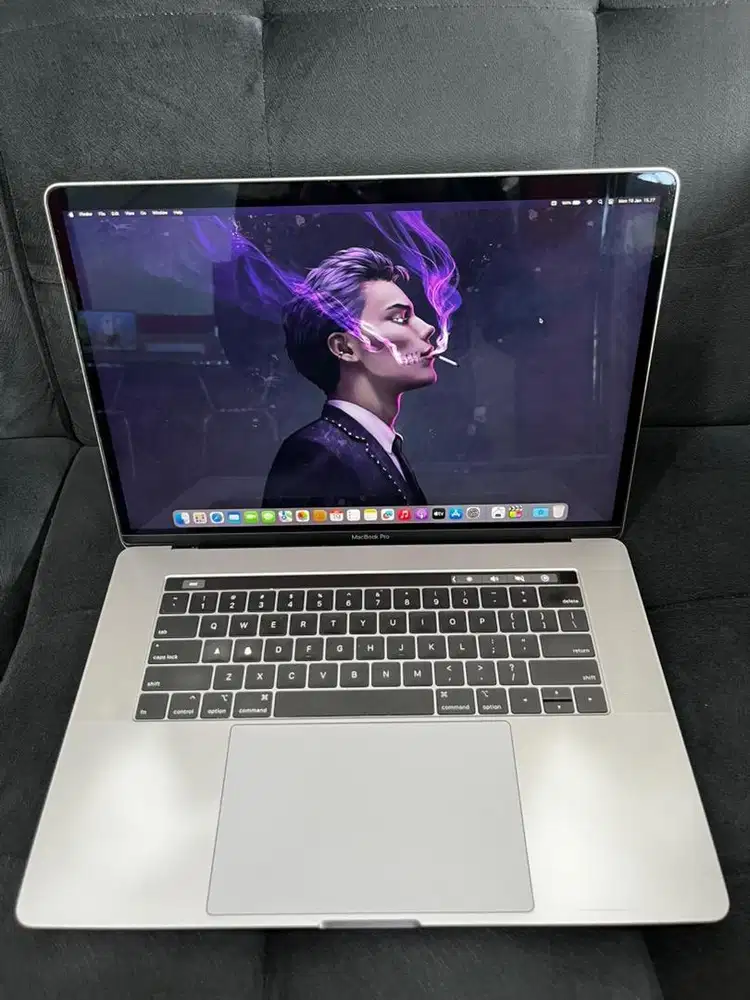 MacBook Pro Touchbar 2018 15inch, 16/512GB i7 SECOND