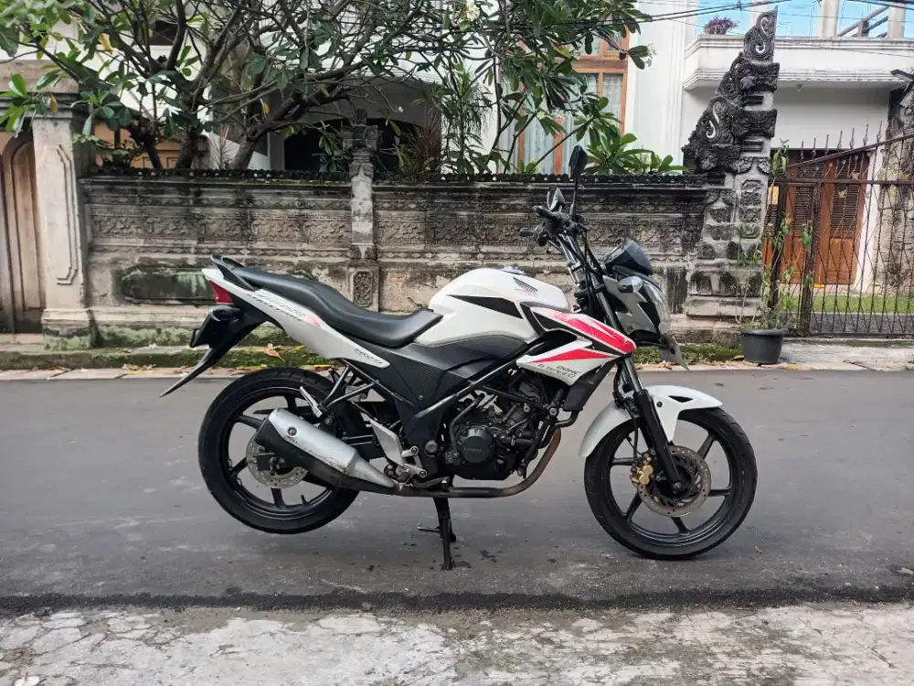 Dijual Honda CB150R pjk lewat