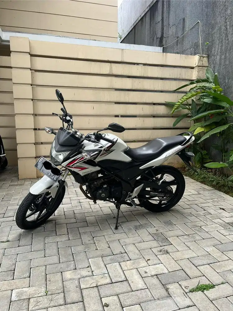 Honda CB150R Gen 1 (2013) - Pajak Hidup & Surat Lengkapjak On
