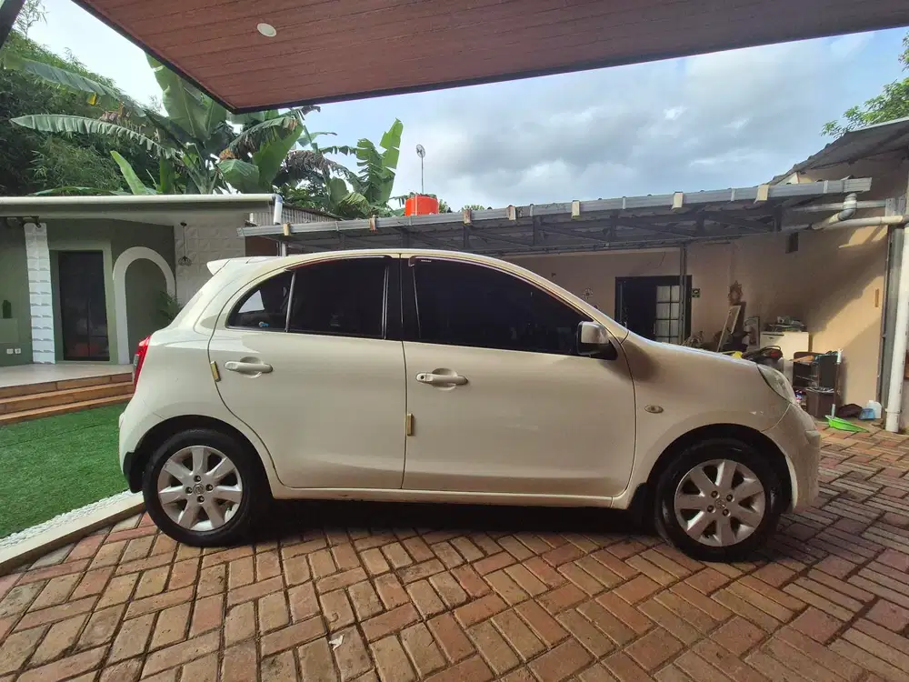 Nissan March 2012 Bensin