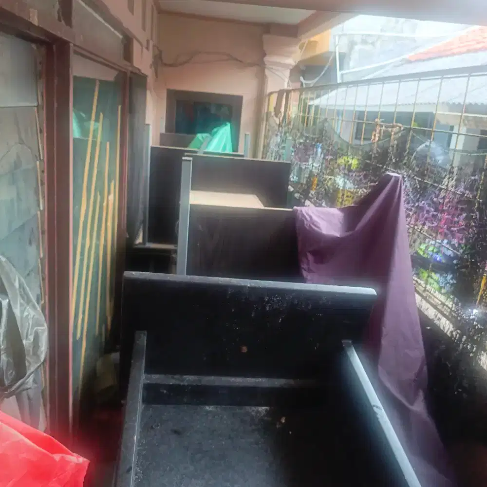 Meja kantor Nockdown