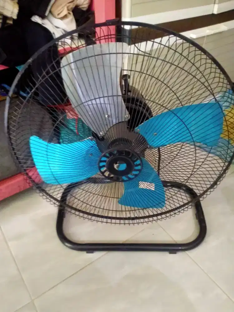 Kipas angin NGY 18 inci