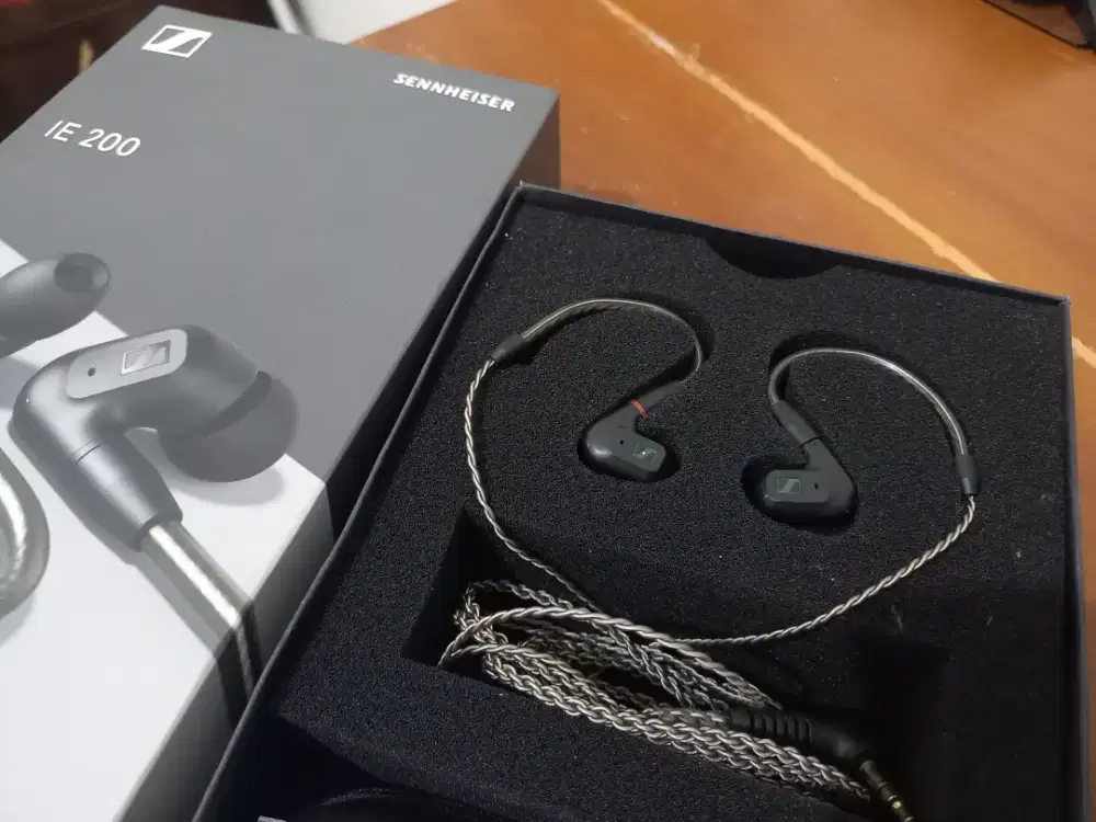 Ear Sennheiser IE 200