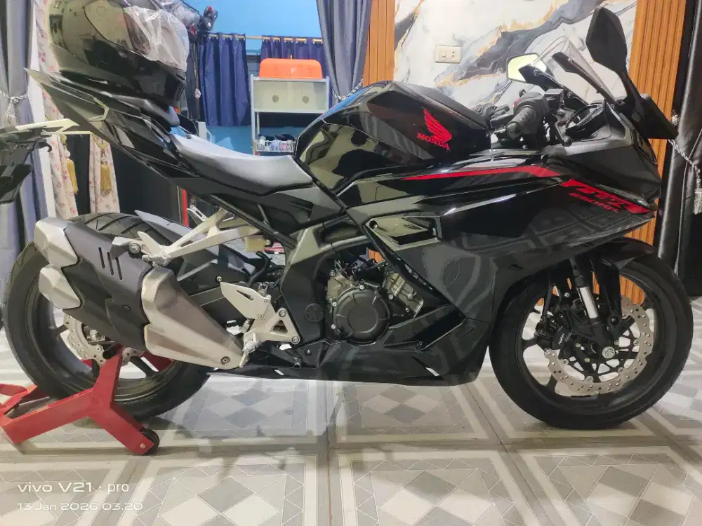 CBR250RR KM 500 perak kondisi kaya baru
