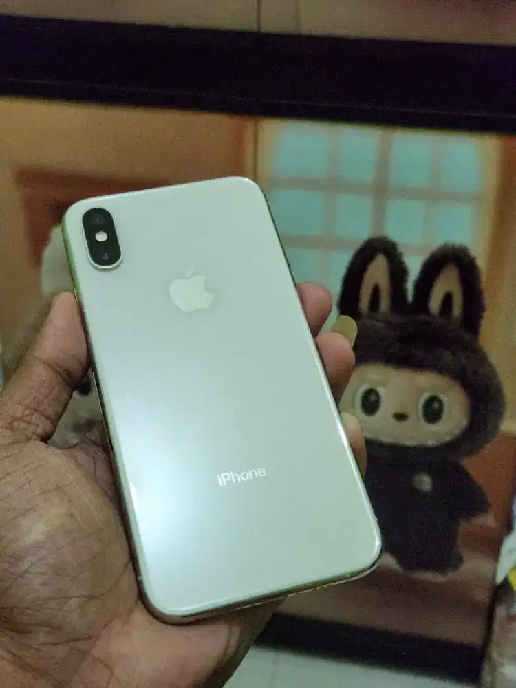 Iphone xs 256 hanya bisa kartu indosat dan tri aja (bisa tt