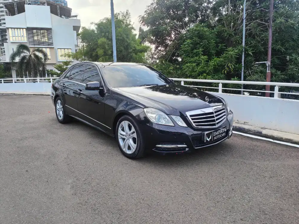 Mercedes Benz e300 AVG panoramic low km hitam full spek terawat