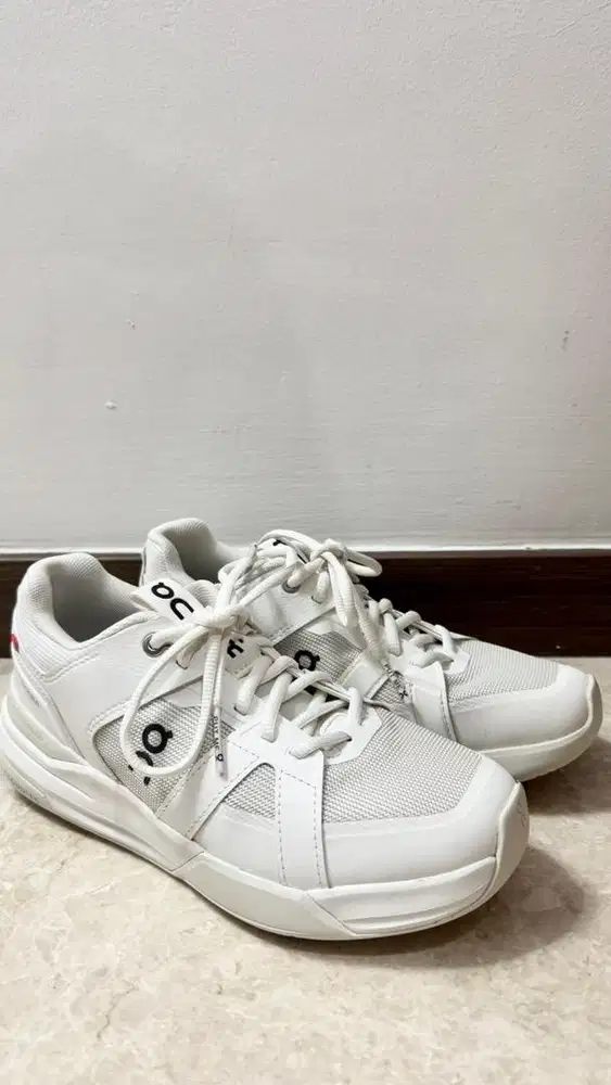 WTS - Sepatu On Roger Clubhouse Pro White Ice ( Sepatu Padel/Tennis)