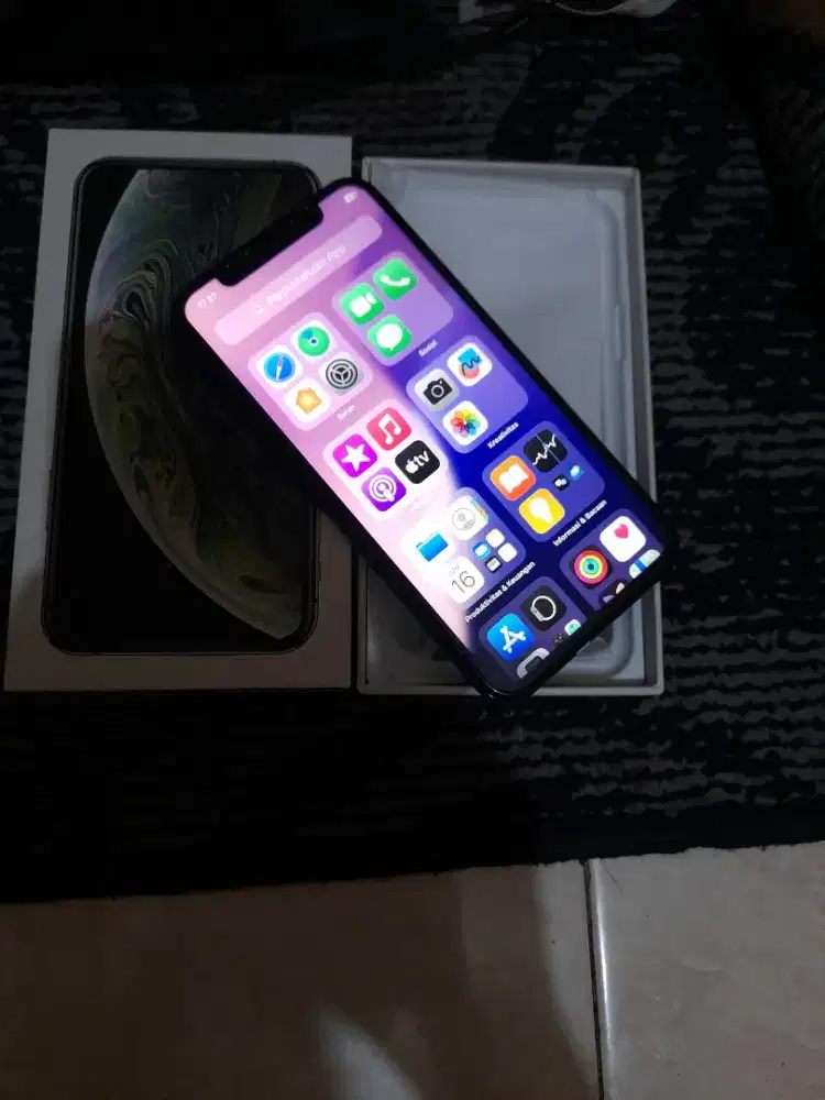 Iphone xs 256 hanya bisa kartu indosat dan tri (bisa tt