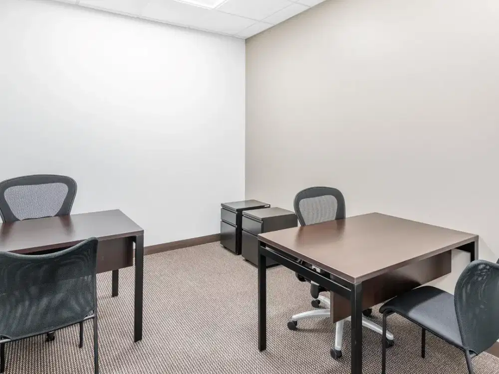 Regus - GKM Green Tower (Kantor Pribadi 3 orang)